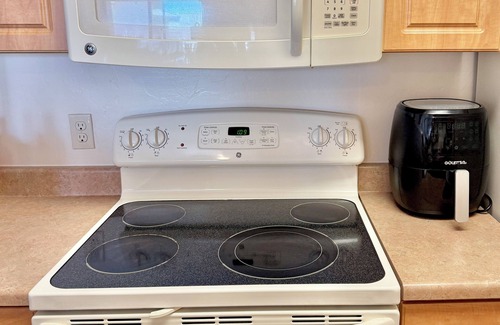 Sierra Vista Apartment | [NEW] spacious, whole house with swimming pool, hot tub, grill, gym, various