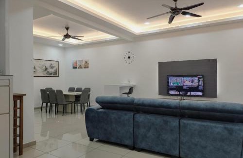 Semabok House | NEW Stylish 18Pax 4BR House Semabok 5mins to Town