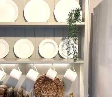 South Cerney House | New - Stylish Cotswold cottage