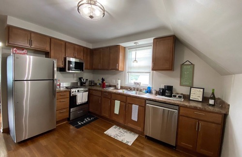 Racine House | New Sunrise! Pro Cleaned, Self Check in - Sleeps 6