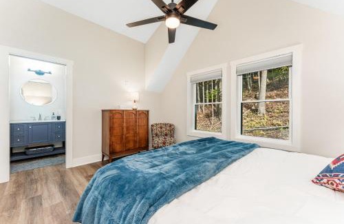 Alpine Lake Ski Chalet | New Wintervue Home With Fireplace - Pet Friendly