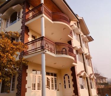 Nishat-Shalimar House | New Zamrood Holiday Home