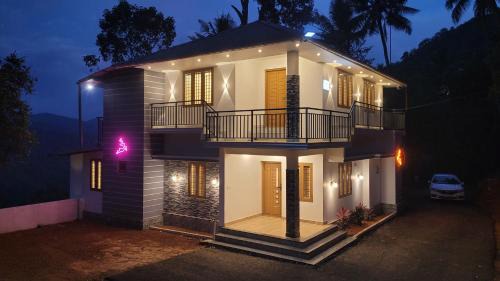 Todupulai Villa | NewCastle Holidays Entire Ground Floor 3 Bedrooms Kitchen Dining Living 8 Guests