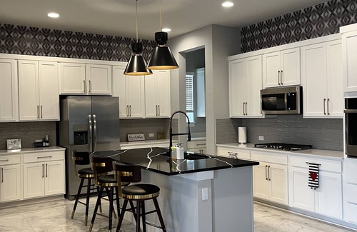 Austin House | Newly Built 4 BD/3.5 BA+HOTTUB