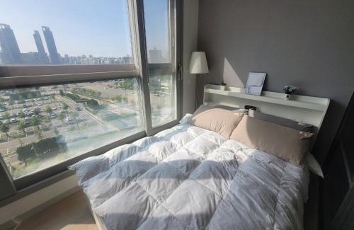 Songdo Apartment | Newly Built APT #Subway#Hyundai Outlet#Triple St #Free Parking#