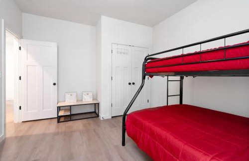 Tulsa House | Newly Built Modern Getaway on Private Acreage!