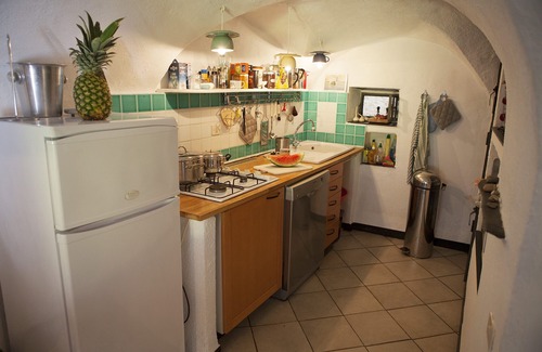 Pietrabruna House | Newly extended cottage in historic centre with sea view