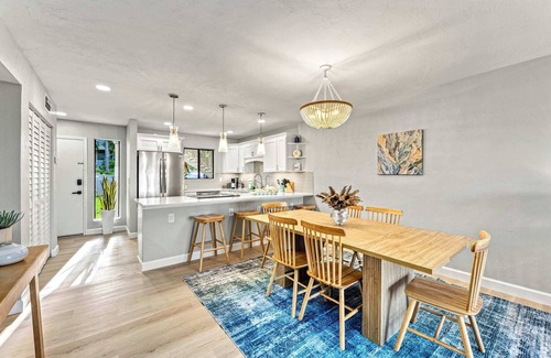 Bradenton Beach Condo | Newly Rehabbed! Bayfront Private Beach Pool