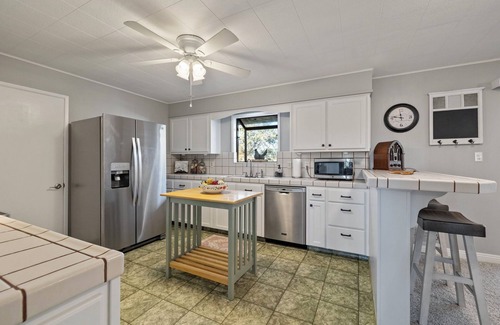 Sonora House | Newly remodeled 3 bedroom home with back yard and parking.