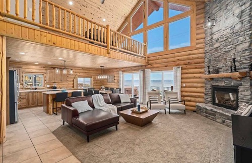 Harbor Village Cabin | Newly Remodeled Bear Lake Lodge