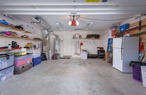 Roads End House | Newly Remodeled, Cozy, modern, partial ocean views and free WiFi