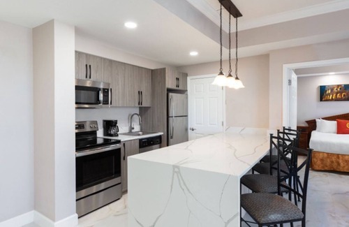 Florida Center Condo | *NEWLY RENOVATED* 2 Bedroom Resort Condo Walking distance to UNIVERSAL