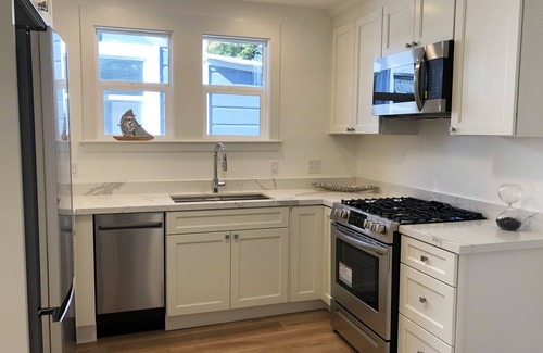Sausalito Apartment | Newly Renovated 2 BR Apartment in the Heart of Sausalito