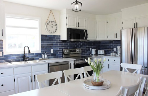 Sea View Cottage | Newly Renovated 4-bedroom Cottage with AC, 4 Minute Walk To The Beach!