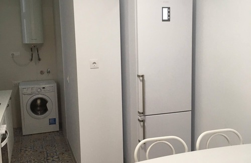 Almeria Condo | Newly renovated apartment 5 minutes from the beach with wifi and AACC.