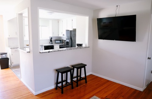 Nall Hills Condo | Newly Renovated Condo Sleeps 11