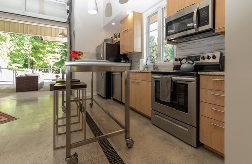 Dugspur House | Newly Renovated Former Cider House with outdoor covered patio and gas grill.