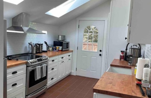 South Salem House | Newly renovated guesthouse with a pation