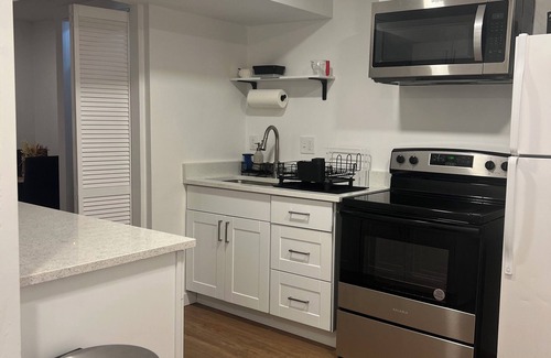 Glendale House | Newly Renovated Split-Level Lower Unit 2-bedroom house in Salt Lake, With WiFi