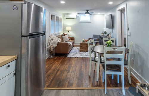 West Jefferson Cottage | Newly renovated cottage, 5 min walk to town, dogs OK, fire pit, hot tub, wi-fi