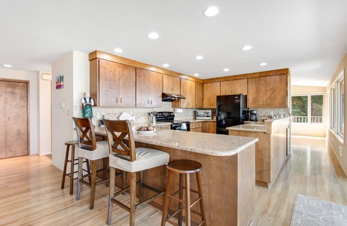 Camano Island House | Newly updated waterfront home with gas grill, fast WiFi, stunning views & W/D
