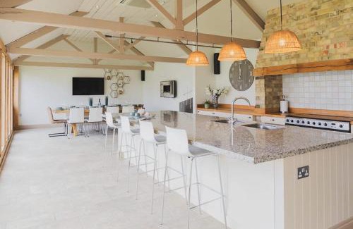 Howlett End House | Newmarket Gem 5-Bedroom Home with Game Room and Cozy Spaces