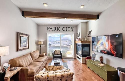 Kimball Junction House | Newpark Townhome, Breathtaking Views Shopping Center Steps Away