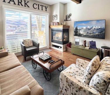 Kimball Junction House | Newpark Townhome, Breathtaking Views Shopping Center Steps Away