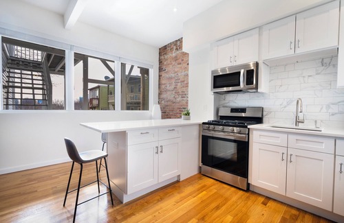 Jeffries Point Apartment | Next to ocean, 5 min to downtown or to the airport by T