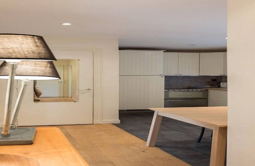 7th Arrondissement Apartment | Next to the shops on rue Saint Dominique & subway stations La Tour-Maubourg