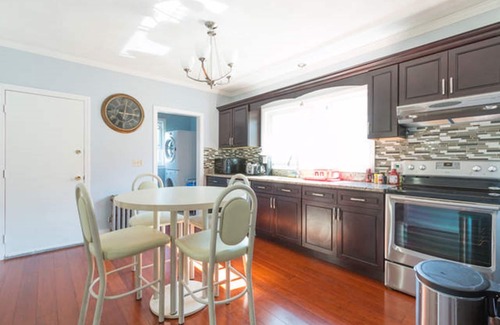 East Somerville Apartment | Nice 3 Bedroom Home Perfect for Access to Central Boston and Cambridge