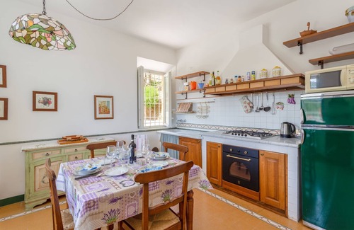 Lucca Villa | Nice apartment in villa with pool, WIFI, TV, patio, pets allowed, panoramic view, close to Lucca
