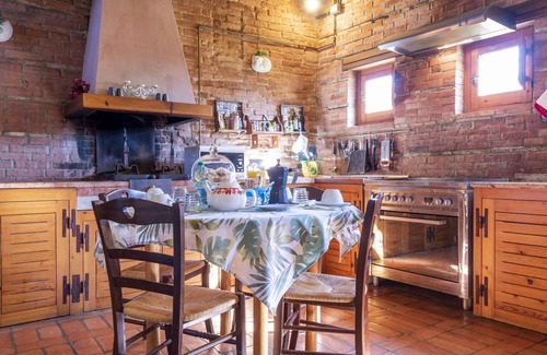 Castiglione del Lago House | Nice apartment in villa for 18 guests with pool, A/C, hot tub, WIFI, TV, patio and pets allowed