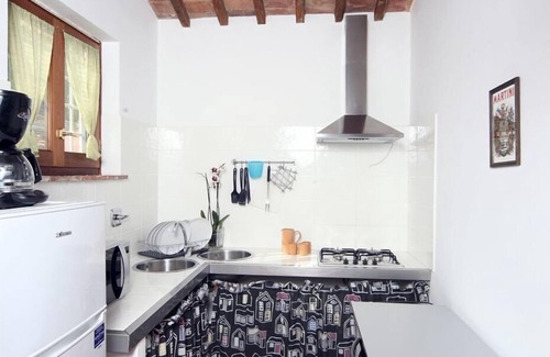 Corsanico-Bargecchia Apartment | Nice apartment with A/C, pool, WIFI, TV, patio, pets allowed and panoramic view, close to Viareg.