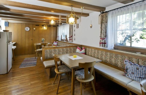 Finsing House | Nice apartment in villa for 8 guests with WIFI, TV, patio and pets allowed