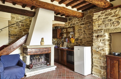 Capolona Apartment | Nice apartment for 2 people with pool, WIFI, TV, pets allowed and panoramic view, close to Arezzo