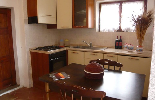 Il Poggio Apartment | Nice apartment for 2 people with pool, WIFI, TV, patio, pets allowed, panoramic view and parking