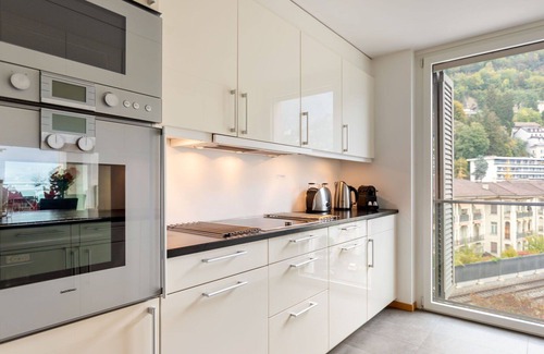 Montreux Apartment | Nice apartment for 4 people with WIFI, hot tub, A/C, pool, TV, balcony and panoramic view