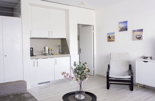 Bissone Apartment | Nice apartment for 4 guests with pool, A/C, WIFI, TV, balcony and panoramic view