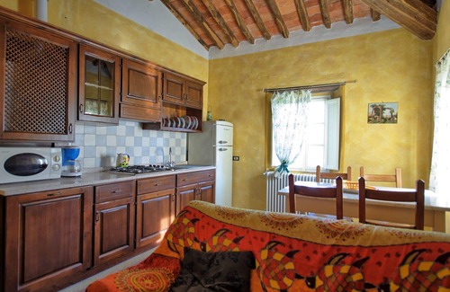 Massarosa Apartment | Nice apartment for 4 guests with pool, WIFI, TV and panoramic view, close to Viareggio