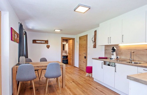 Mosern Apartment | Nice apartment for 4 guests with WIFI, TV, terrace, pets allowed, panoramic view and parking