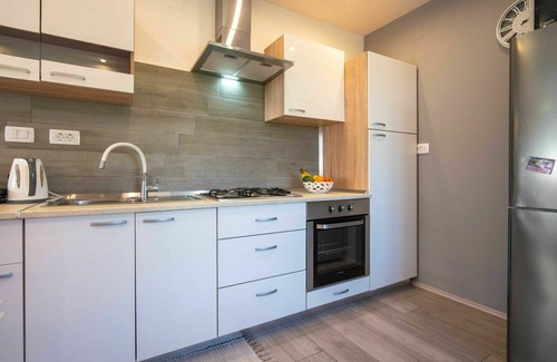 Sarsoni Apartment | Nice apartment for 5 people with private pool, WIFI, A/C, TV, patio, pets allowed and parking