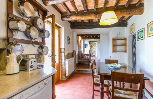 Pescia Apartment | Nice apartment for 6 guests with pool, WIFI, TV, patio and pets allowed
