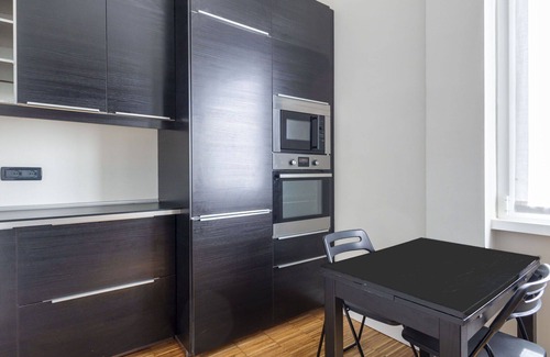 Centro Direzionale Apartment | Nice apartment for 6 guests with WIFI, A/C, TV and balcony