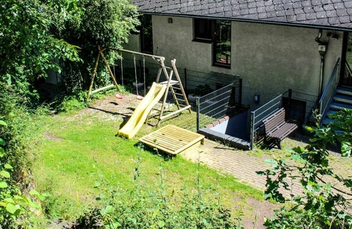 Immerath Apartment | Nice apartment for 7 guests with WIFI, TV, balcony, pets allowed and parking