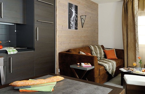 Les Gets Apartment | Nice apartment for 8 guests with WIFI, pool, TV, terrace and pets allowed