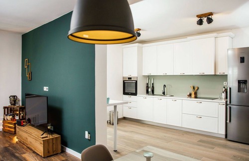 Donji Prolozac Apartment | Nice apartment for 8 people with A/C, WIFI, private pool, hot tub, TV, terrace and panoramic view