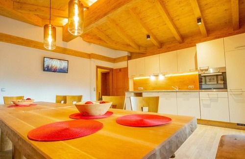 Fuegenberg Apartment | Nice apartment for 20 people with WIFI, TV and balcony