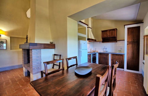Castelnuovo Berardenga Apartment | Nice apartment for 2 people with pool, A/C, TV and panoramic view, close to Siena
