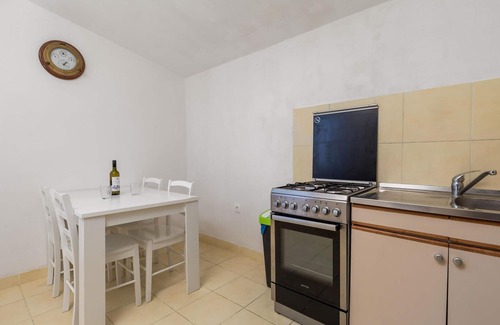 Senj Apartment | Nice apartment in Starigrad